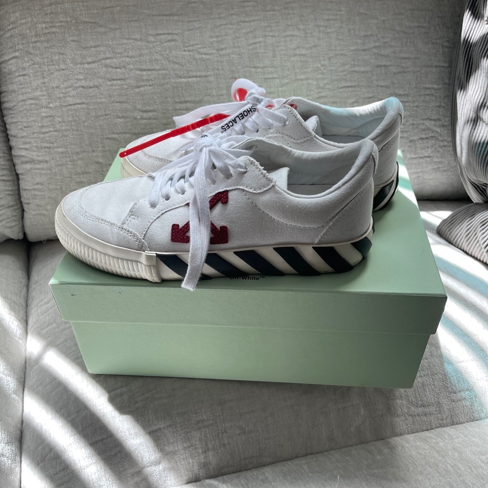 Off-White Canvas Arrow Low Vulcanize Sneaker